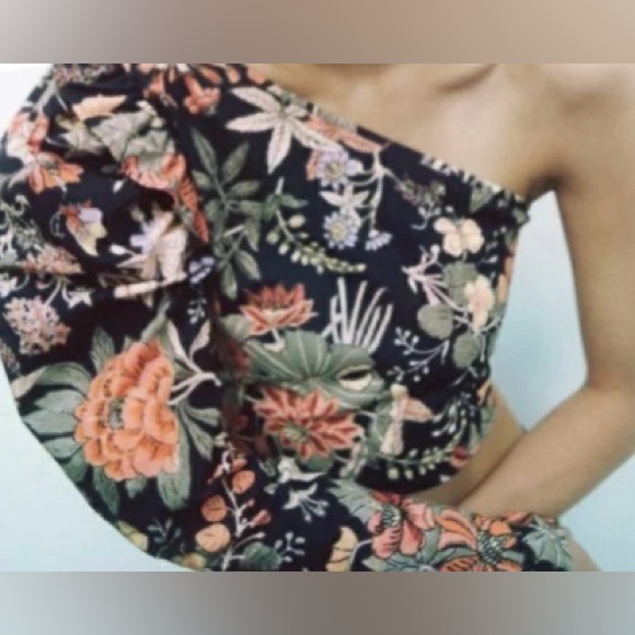 Zara Floral Printed Asymmetrical Crop Top - Picture 4 of 9
